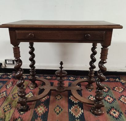 null Oak TABLE opening with two side drawers, false drawer in front. Twisted legs...