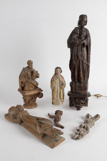 null Vierge à l’enfant en bois sculpté en ronde bosse, époque probablement XVIIème,...