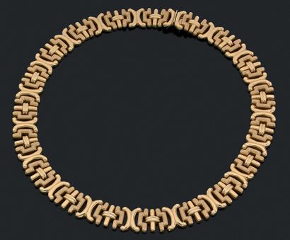 null COLLIER orné d'une maille géométrique en or poli et or brossé. Monture en or...