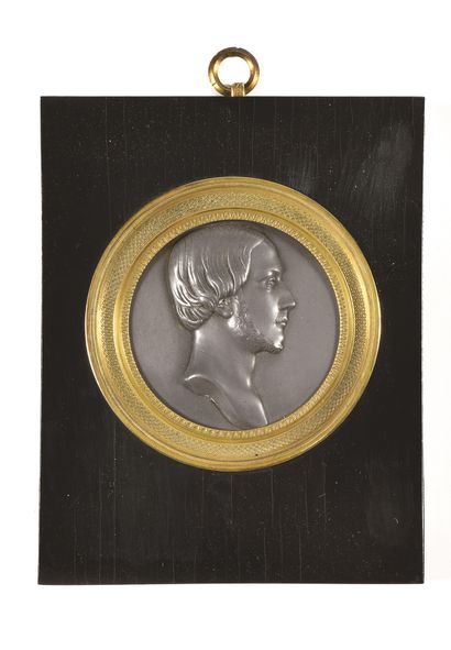 null "THE COUNT OF CHAMBORD, IN PROFILE BUST." Patinated pewter medallion. 75 mm....