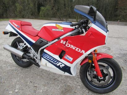 1984 Honda VF1000R type SC 16 Cette moto est en bon état d'origine et tournante,...