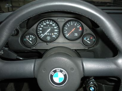 1989 BMW Z1 86868 km original

Technical control OK

French collector's car



This...