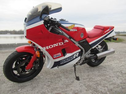 1984 Honda VF1000R type SC 16 Cette moto est en bon état d'origine et tournante,...