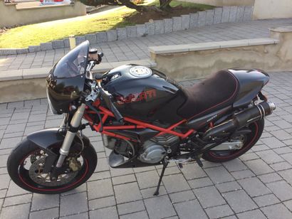 2001 Ducati 900S Monster Très bel état 
Numéro de série : ZDMM200AAYB009122 
Nombreux...