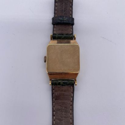 null TIFFANY & CO CIRCA 1950. Yellow gold bracelet watch 585/1000, 14K. Rectangular...