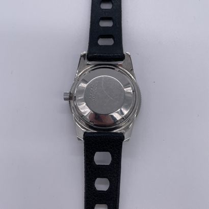 null LIP CIRCA 1970. Ref : 782755. Steel bracelet watch. Black and white dial signed....