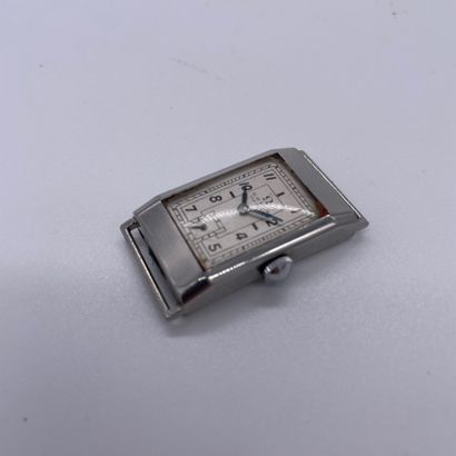 null OMEGA T17. CIRCA 1930. Bracelet watch. White patinated dial signed. Indexes...