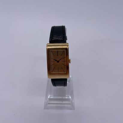 null BOUCHERON CIRCA 1970. Yellow gold bracelet watch 750/1000. Rectangular case....
