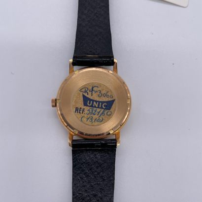 null UNIC AROUND 1960. Ref: 5821/60. Yellow gold bracelet watch 750/1000. White dial...