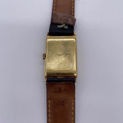 null OMEGA T17. CIRCA 1930. Ref : 8378618. Yellow gold 750/1000 wristwatch. White...