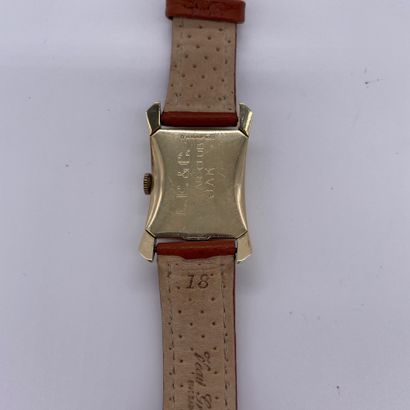 null ELGIN VERS 1940. Montre bracelet en or jaune 585/1000, 14K. Boîtier type curvex....