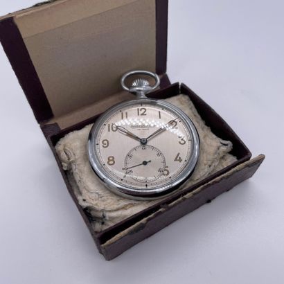 null JAEGER-LECOULTRE CIRCA 1940. Steel military type pocket watch. Silver-coloured...