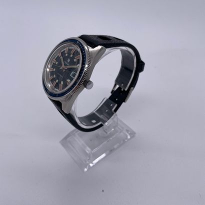 null LIP CIRCA 1970. Ref : 782755. Steel bracelet watch. Black and white dial signed....