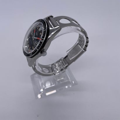 null C-B-C CIRCA 1970. Ref : 532223. Steel diving watch. Black and white dial. Painted...