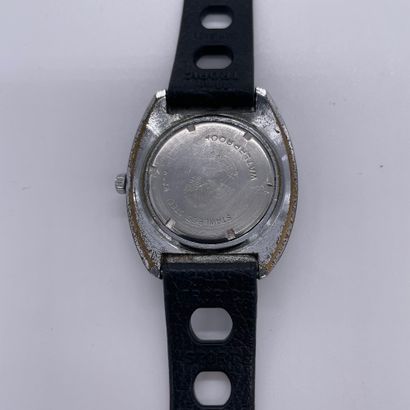null LIP MEMO. CIRCA 1970. Ref : 005787. Steel bracelet watch. Black dial signed....