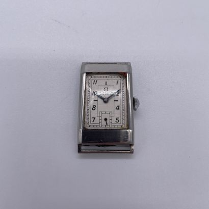 null OMEGA T17. CIRCA 1930. Bracelet watch. White patinated dial signed. Indexes...