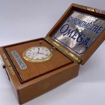 null OMEGA CHRONOMETER EXACT TIME. CIRCA 1925. Wooden chronometer case. Chronometer...