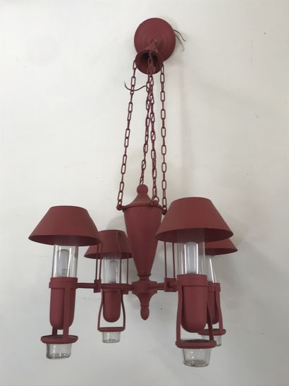 null LUSTRE a quinquets en tôle rouge

Quatre bras de lumière

H. 74 cm