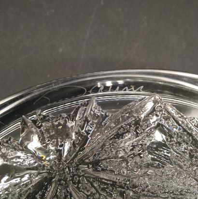 null DAUM

Coupe en cristal 

Signé en dessous

D : 24 cm ; H : 7 cm