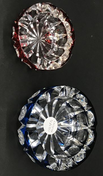 null Saint Louis Crystal Works

Two cut crystal ashtrays. H.15 cm

A large blue model

Diameter...