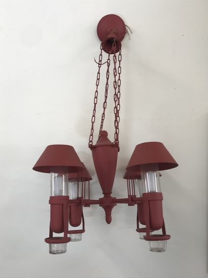 null LUSTRE a quinquets en tôle rouge

Quatre bras de lumière

H. 74 cm