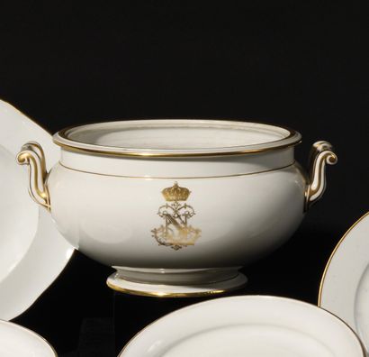 null IMPERIAL MANUFACTURE OF SEVRES. SERVICE DES BALS Soup tureen in white Sèvres...