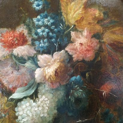 null FRENCH SCHOOL 

Oil on canvas 

bouquet of flowers, 

gilded wood frame 

H...