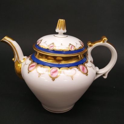 null PORCELAIN OF PARIS

Coffee set including : 

- 1 coffee pot

- 1 sugar bowl

-...