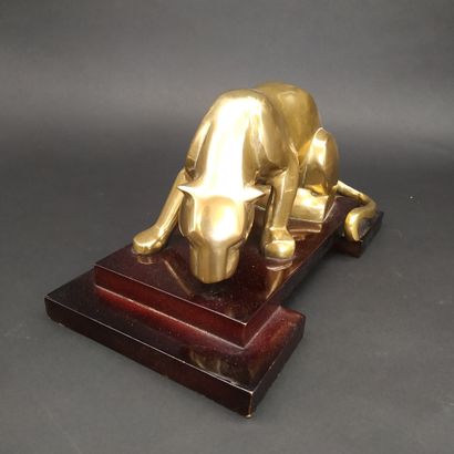 null PANTHER IN GILDED BRONZE

on a lacquered wood base 

Modern work 



H : 17...