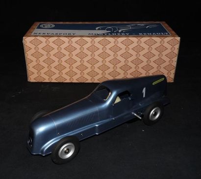 null Jouet moderne avec sa boîte représentant la Renault 40 cv.

Modern toy with...