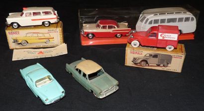 NOREV Lot comprenant 5 automobiles au 1/43e: Simca Marly Ambulance avec amortisseurs;...