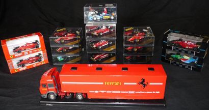 FERRARI Lot comprenant 14 miniatures Formule 1 au 1/43e ainsi que le camion Ferrari...