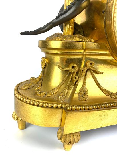 null Pendule "l'Amérique" en bronze patiné et bronze doré représentant une indienne...