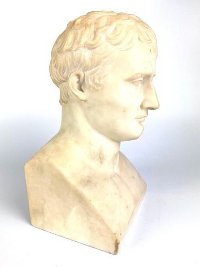 null Antoine-Denis CHAUDET (1763-1810) d'après Buste en marbre blanc représentant...