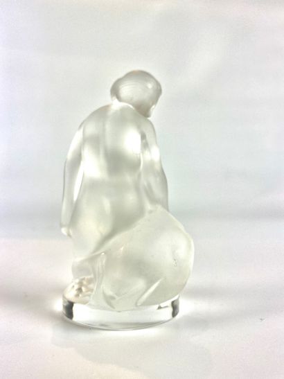 null LALIQUE FRANCE Sculpture en cristal à décor gravé d’une naïade, H : 9.5 cm