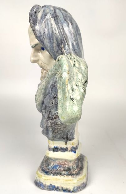null BRUXELLES Buste d'Homère en faience bleue et blanc. XIXe siècle Haut : 33 cm...