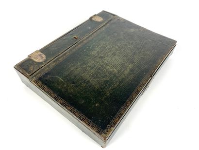 null TRAVELLING BOOK in green morocco gilded with the small iron. Empire period 6...