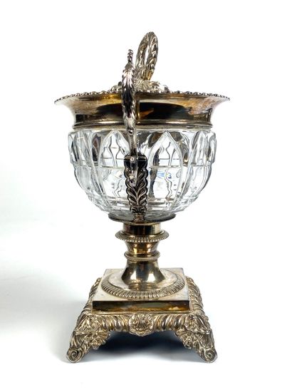 null JUGGING BOX in cut crital, silver mounting. Minerva mark Height: 22 cm