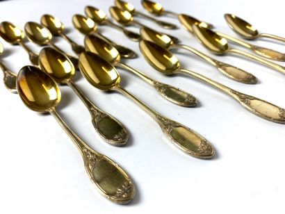 null EIGHTEEN COFFEE SPOONERS made of silver vermeil with foliage, the spatula with...