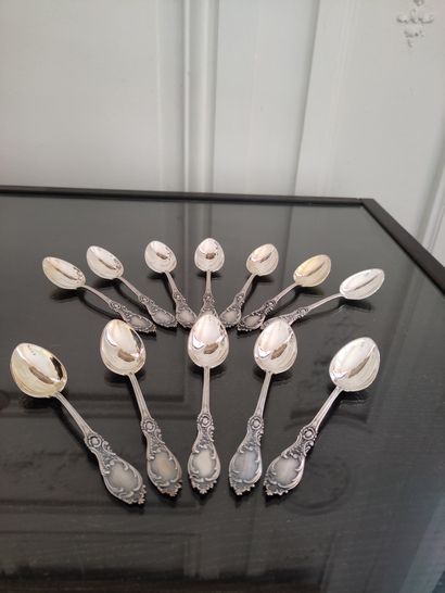 null TWELVE COFFEE SPOONERS in silver chased with foliage. Marked 800 Weight : 290...