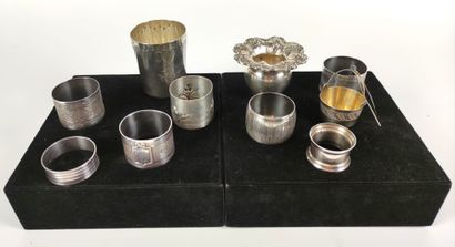 null SET in silver including : -1 tumbler -7 napkin rings -1 tea holder -1 small...