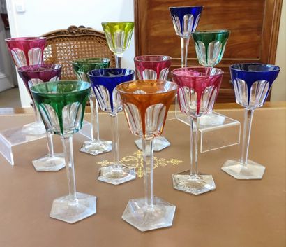 null BACCARAT 12 colored glasses Harcourt model. H: 19 cm Very good condition.