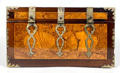 null TRAVEL BOX in ash veneer and engraved marquetry decorated with characters "riders...