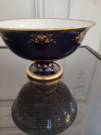 null SEVRES Cup on foot in blue and gold porcelain. Stamp N under the crown 66 Diam...