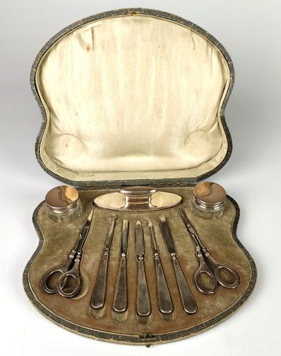 null MANICURING SET in silver and metal Original Birmingham shaped case, 1871-72...