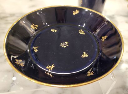 null SEVRES 12 coffee cups and 12 saucers in blue porcelain of oven and nets of gold....
