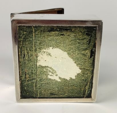 null BOITE en argent intérieur en bois. Birmingham, 1946-47 5,5 x 8 x 8 cm (choc...