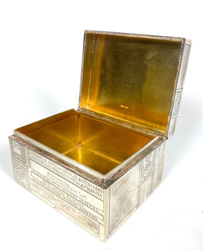 null Silver box, the interior vermeiled Russian hallmarks 5 x 9 x 7 cm Weight : 270...