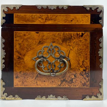 null TRAVEL BOX in ash veneer and engraved marquetry decorated with characters "riders...