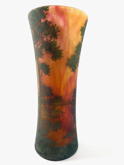 null DAUM NANCY Vase of horn shape out of engraved and frosted glass with marbled...